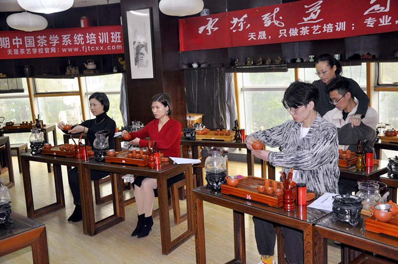 丹东茶艺培训学员问天晟茶艺培训学校:茶艺师培训学校哪个好?