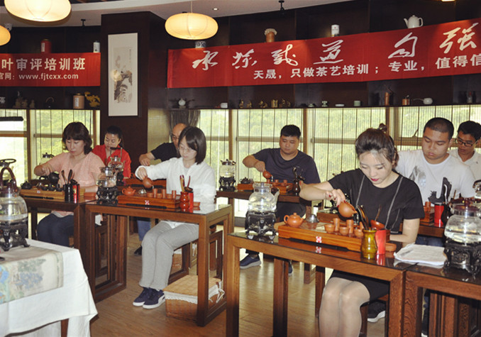 茶艺师时薪金字塔:中国十大茶艺师培训机构毕业生收入段位图鉴